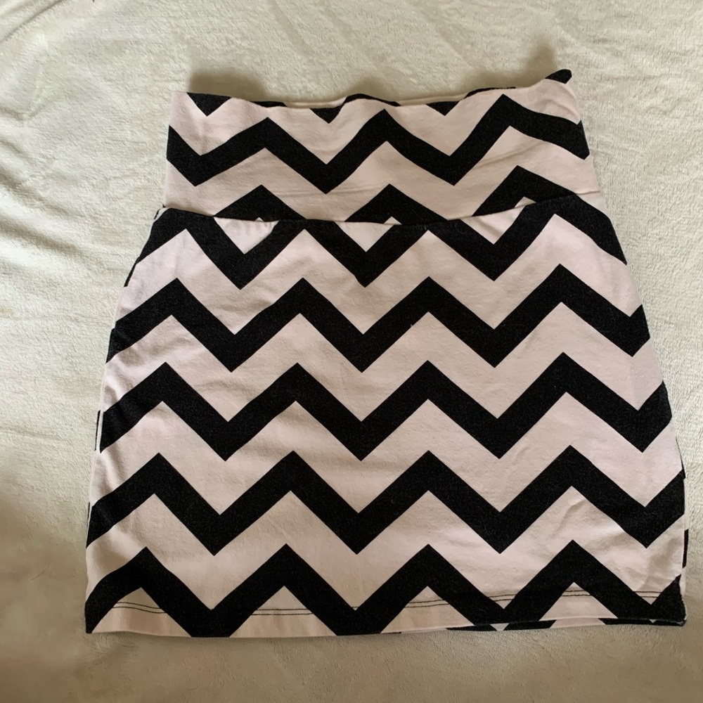 🔥🆕Skirt size Small Charlotte Russe